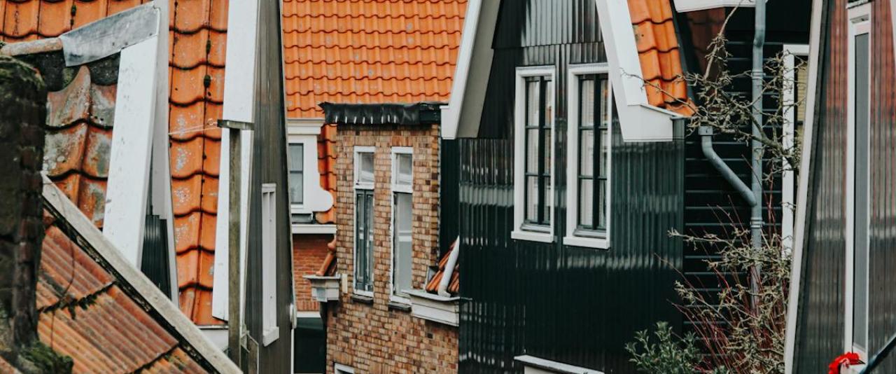 Explore the traditional Dutch architecture of Volendam's narrow alleyways.
