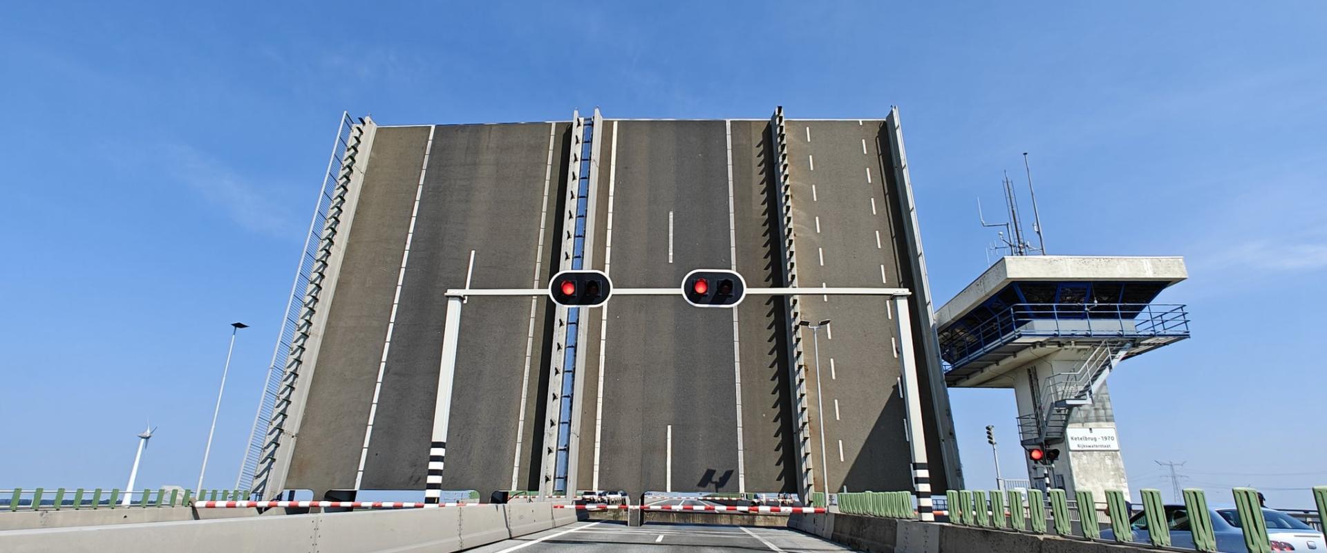 Ketelbrug (Flevoland) geopend vanaf de zuidkant (closeup) september 2024