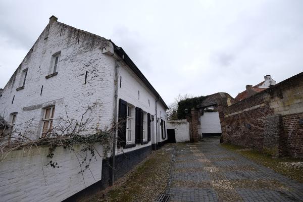 Thorn's white-painted buildings