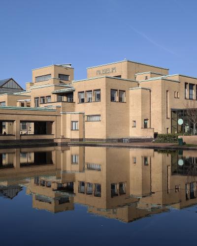 The Kunstmuseum Den Haag reflected in its pond