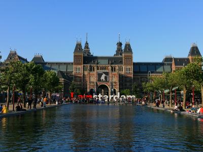 The Rijksmuseum seen across the pond on Museumplein