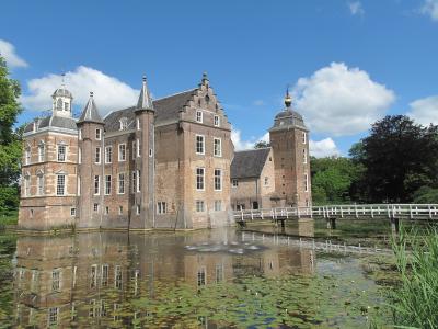 Kasteel Ruurlo and its moat