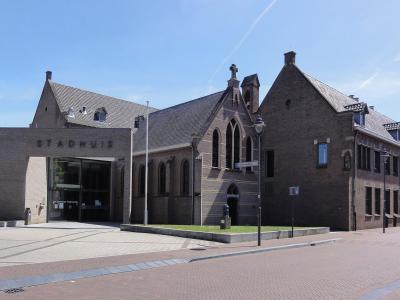 Huissen (Lingewaard) gemeentehuis, voormalig kloostercomplex