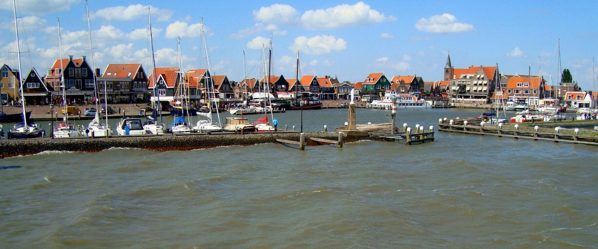 Volendam harbour with moored boats and the row of houses along the Dijk