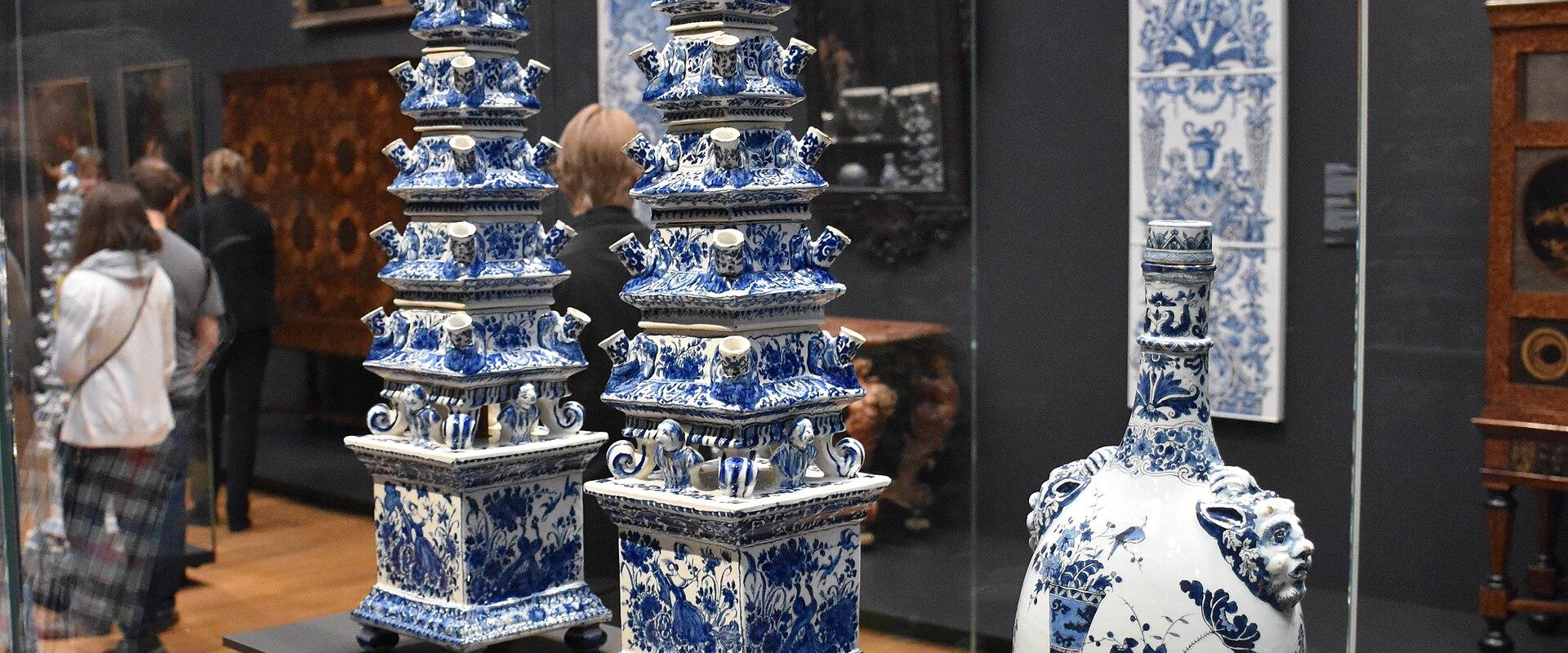 Delftware pottery displayed in the Rijksmuseum