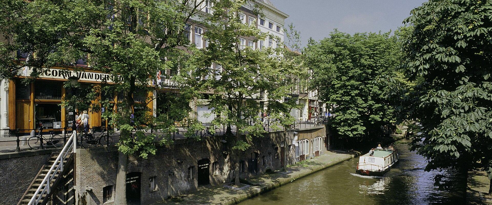 Wharf-level terraces along the Oudegracht in Utrecht
